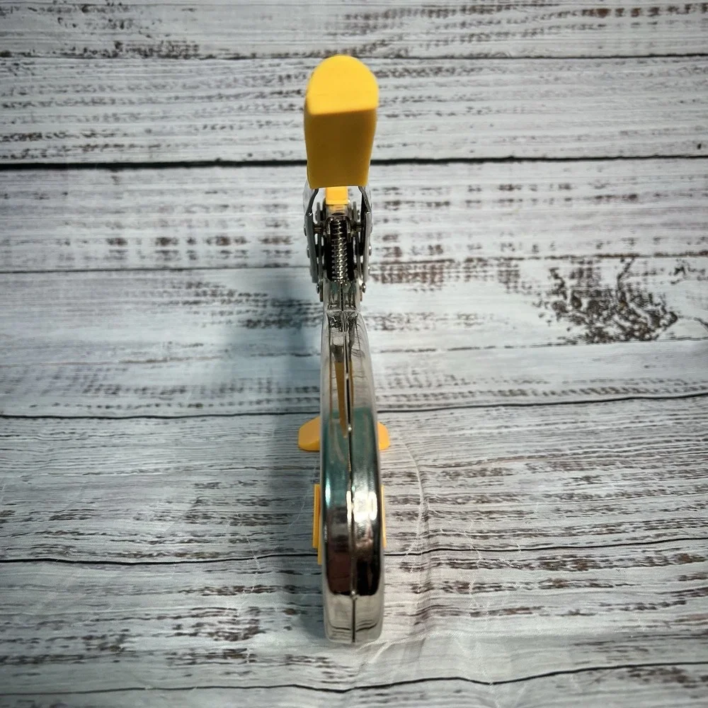 Crop A Dile II Big‎ Bite We R Memory Keepers Hole Punch 6